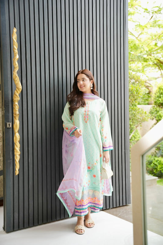 Manyar Kurta Set With Dupatta